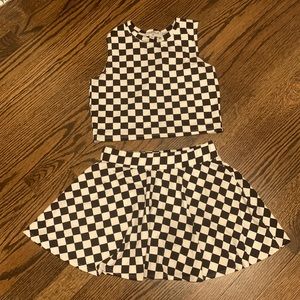 Selling a comfy chess-pattern set, comes with a skort and a tank top, size s